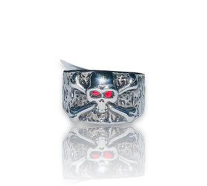 ANILLO DE ACERO INOXIDABLE: CALAVERA CON OJOS ROJOS